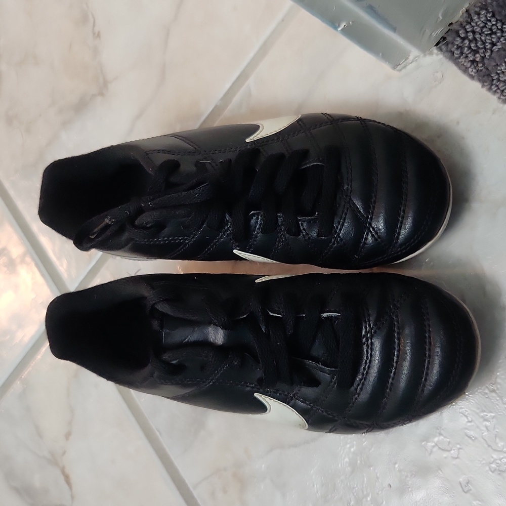 Kids soccer cleats